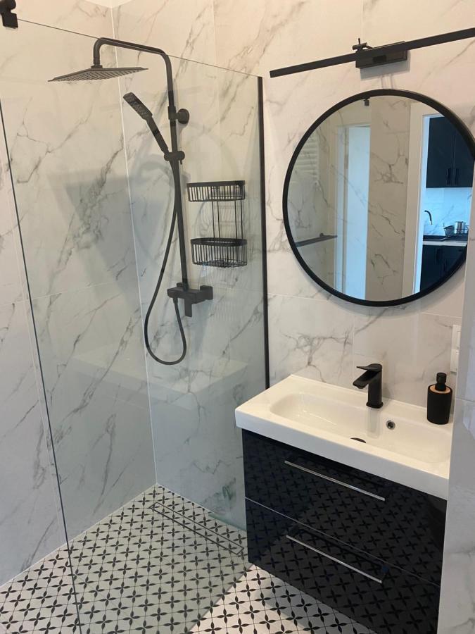 Apartament Nadmotlawie Estate Black Гданск Екстериор снимка